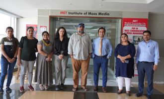 ACCLAIMED DIRECTOR VISITS MET CAMPUS